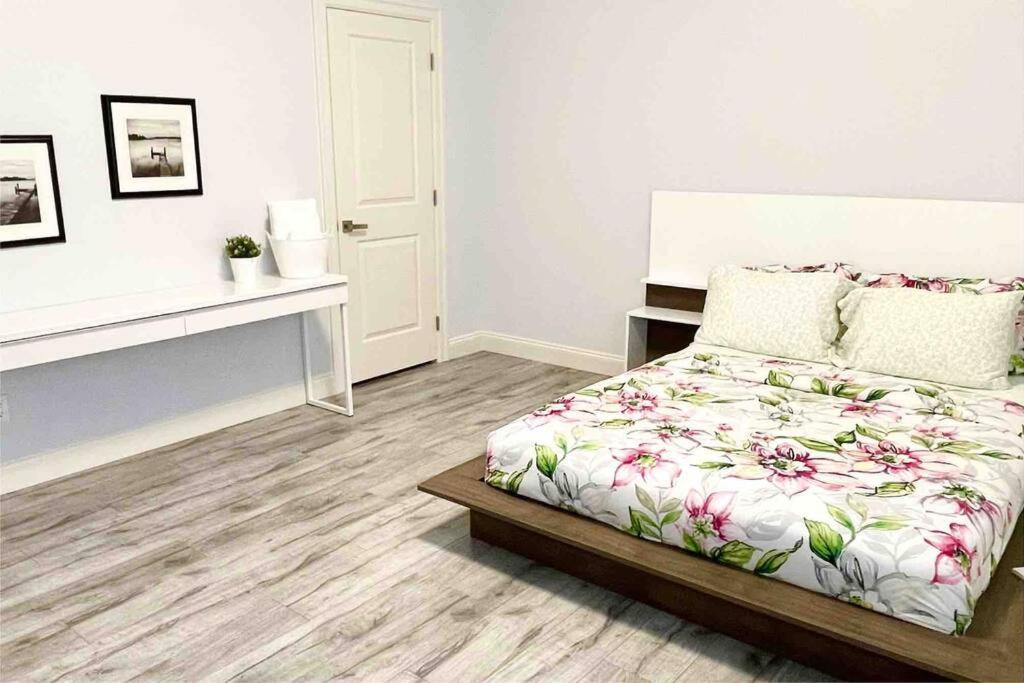 New !!! Entire With Unbeatable Price !!! Near Airport !!! Holiday home Abbotsford