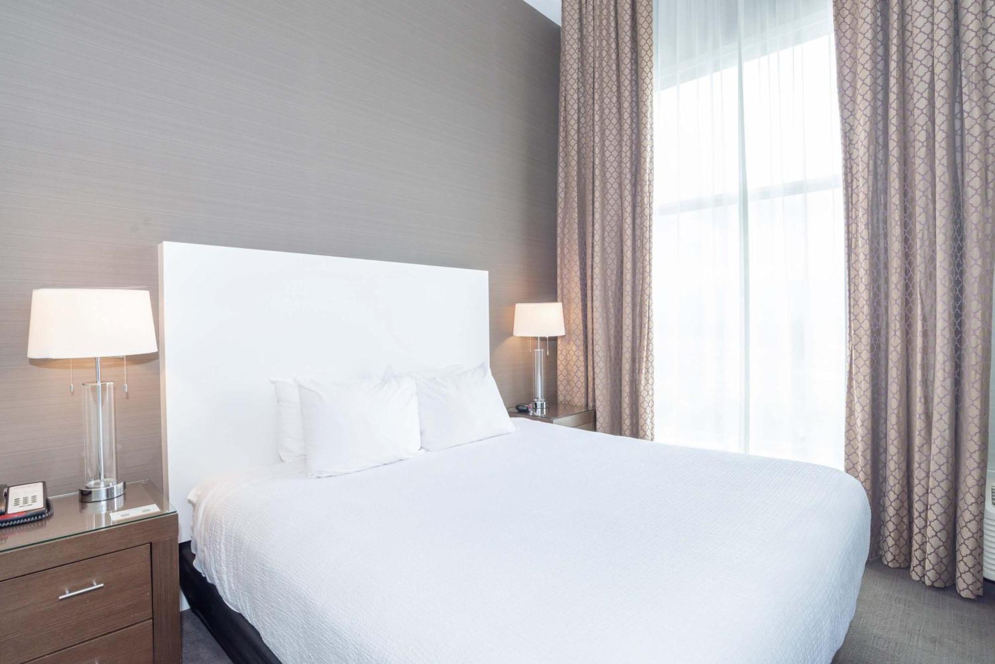 Sandman Airport 3* Abbotsford
