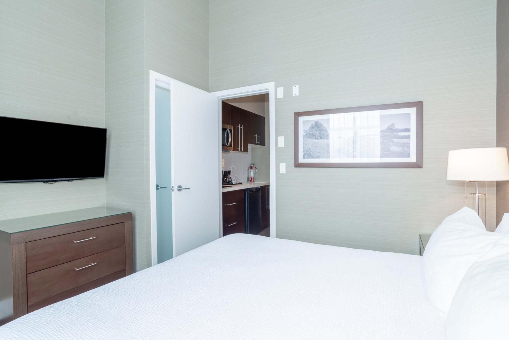Hotel Sandman Airport