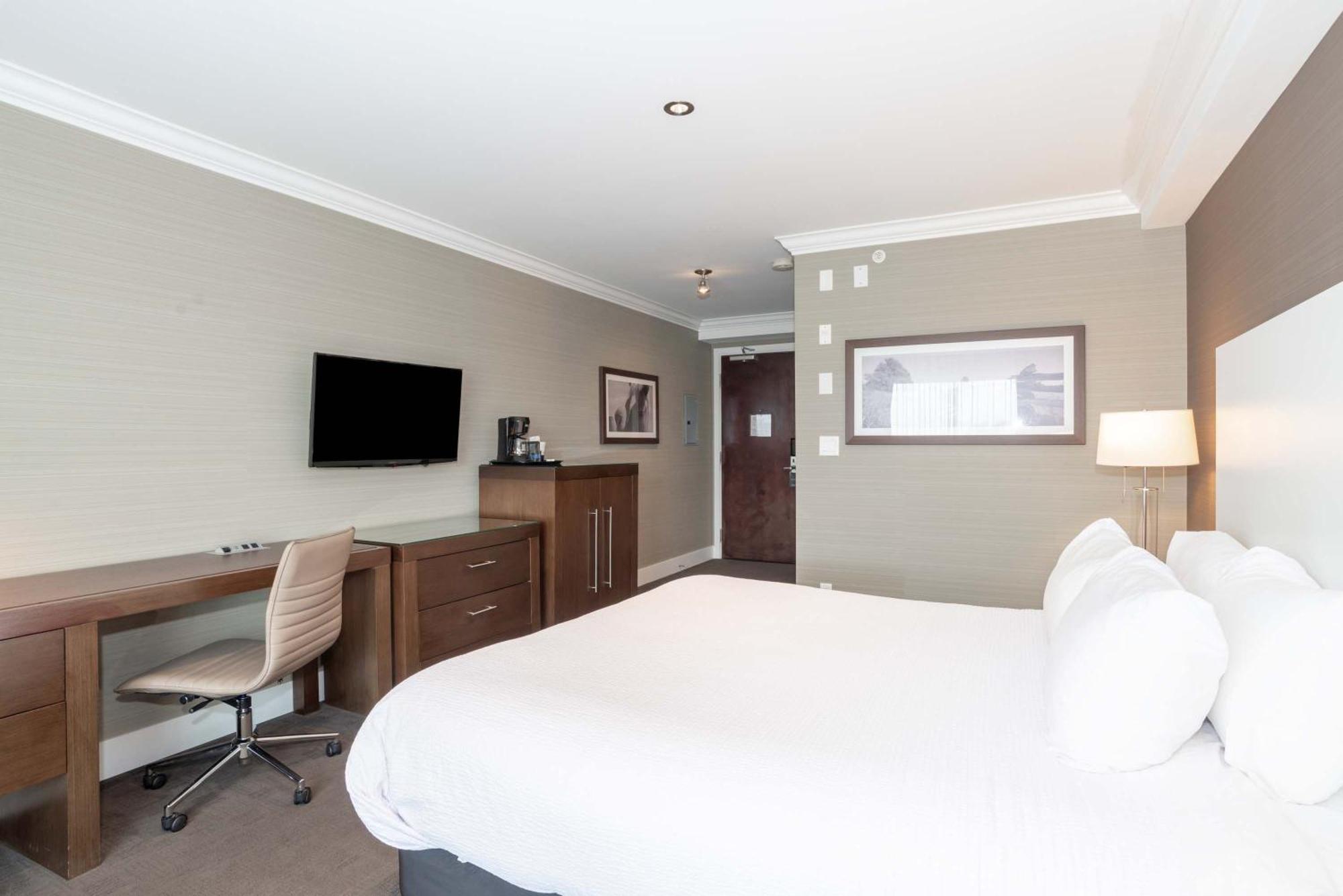 Hotel Sandman Airport