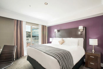 Hotel Sandman Airport 3*