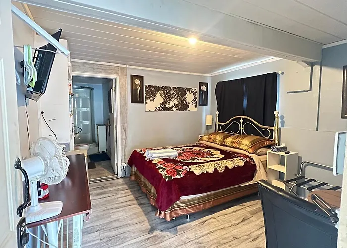 Guest Suite - Private Retreat - J-1