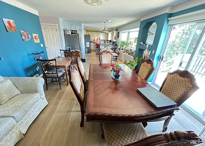 Anita\'S Homestay - Bedroom On Ground Floor With Backyard Is Downstairs