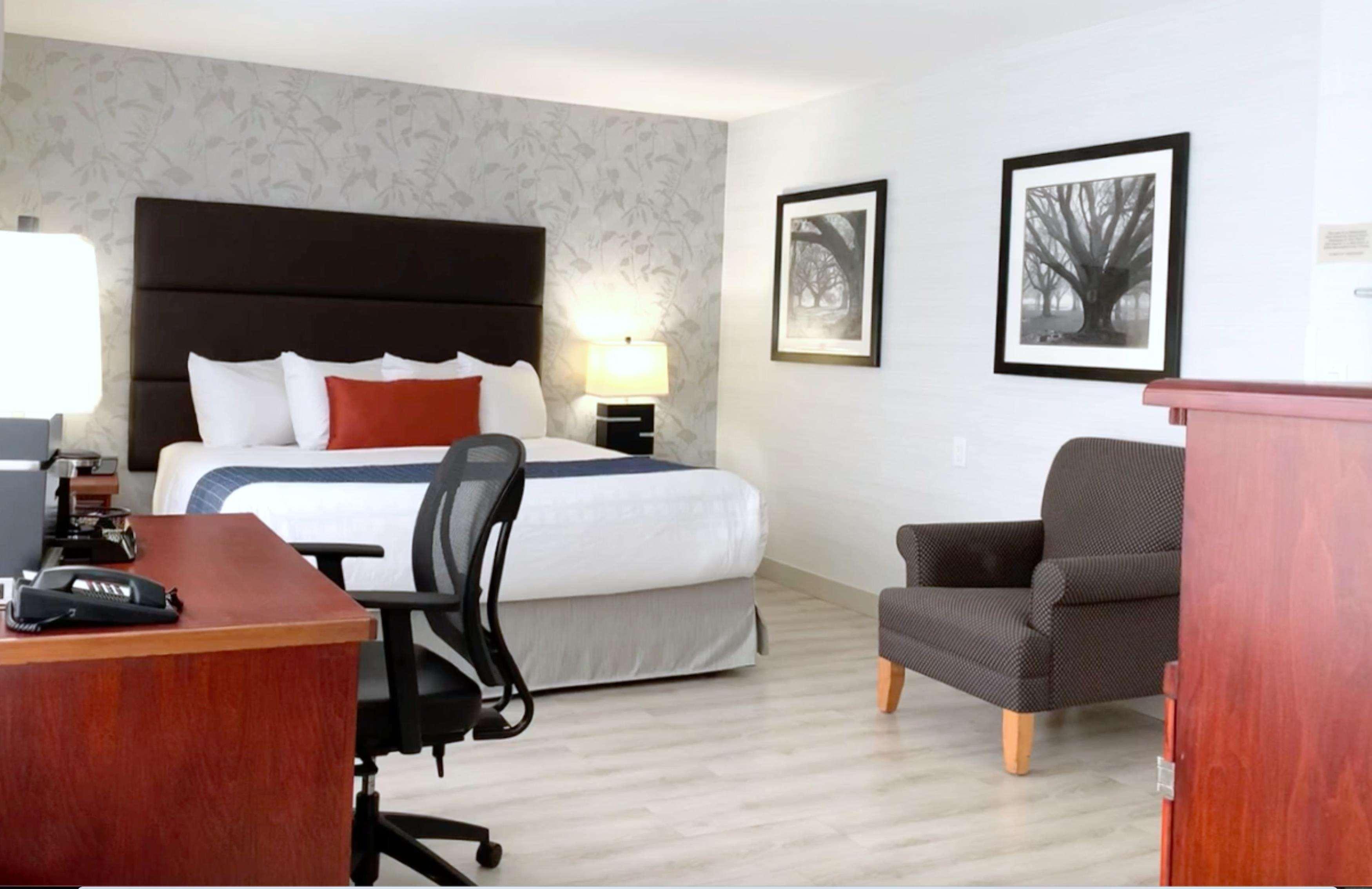 Western Regency And Conference Centre Hotel