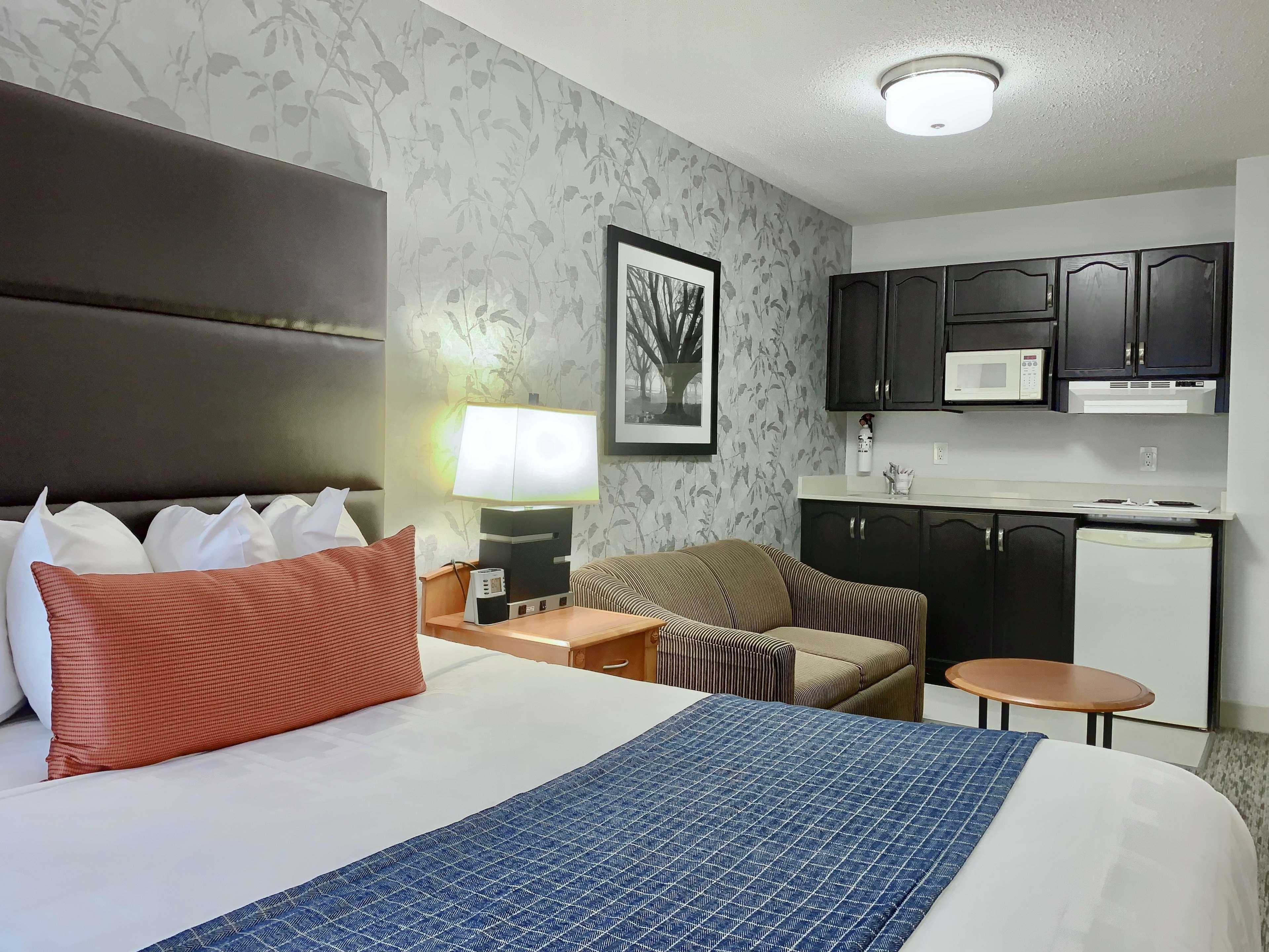 Western Regency And Conference Centre Hotel