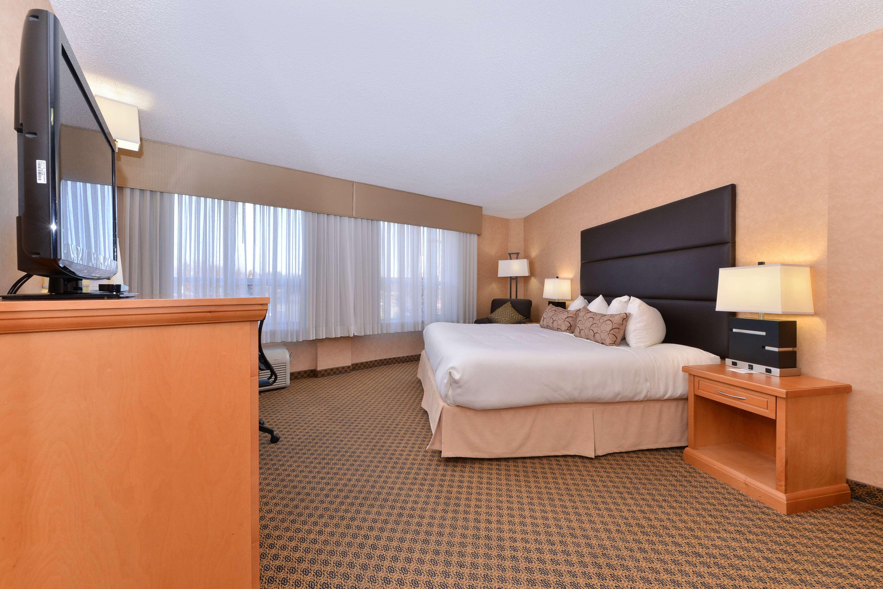 Western Regency And Conference Centre Hotel 3*