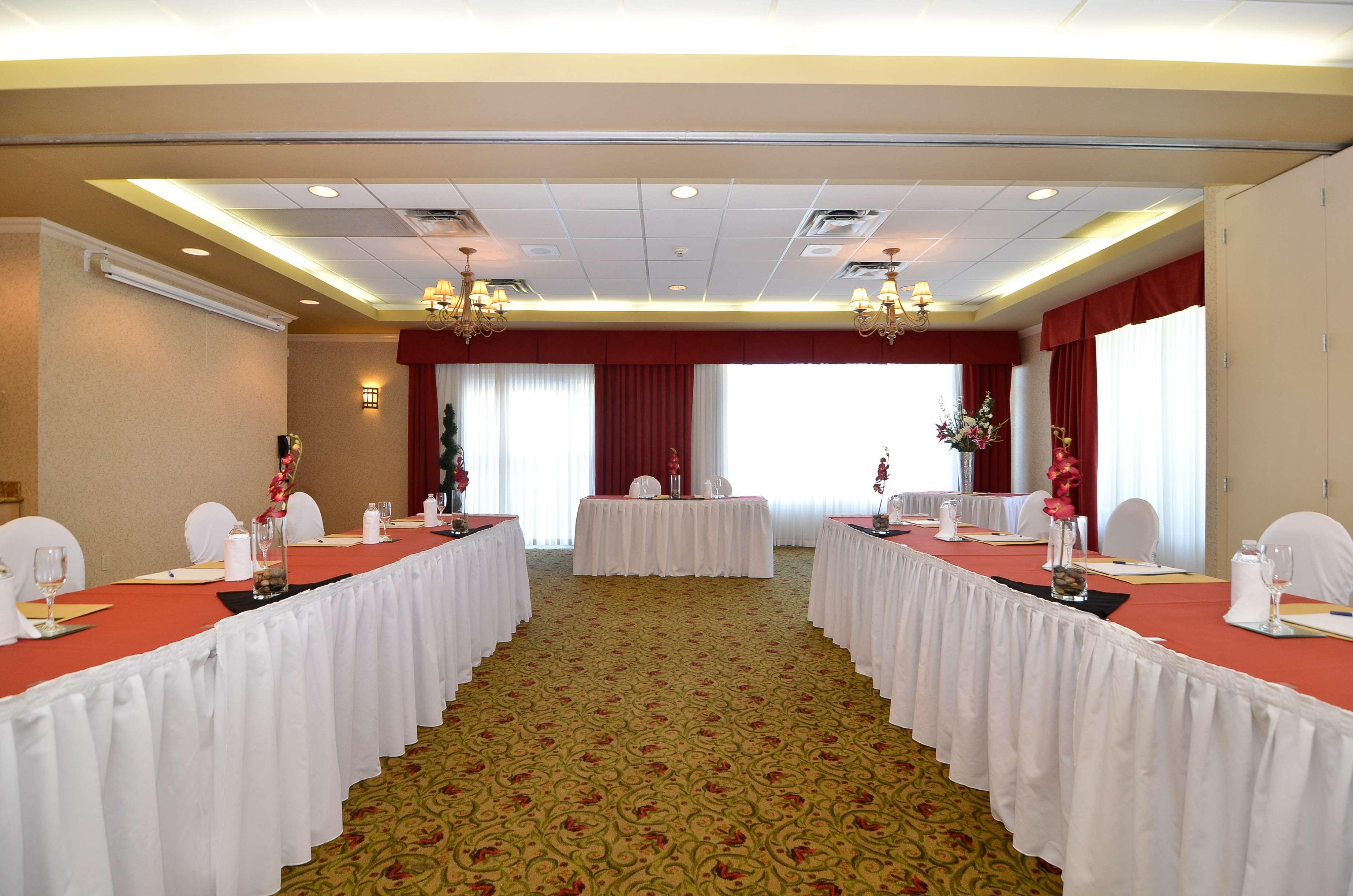 Western Regency And Conference Centre Hotel 3*