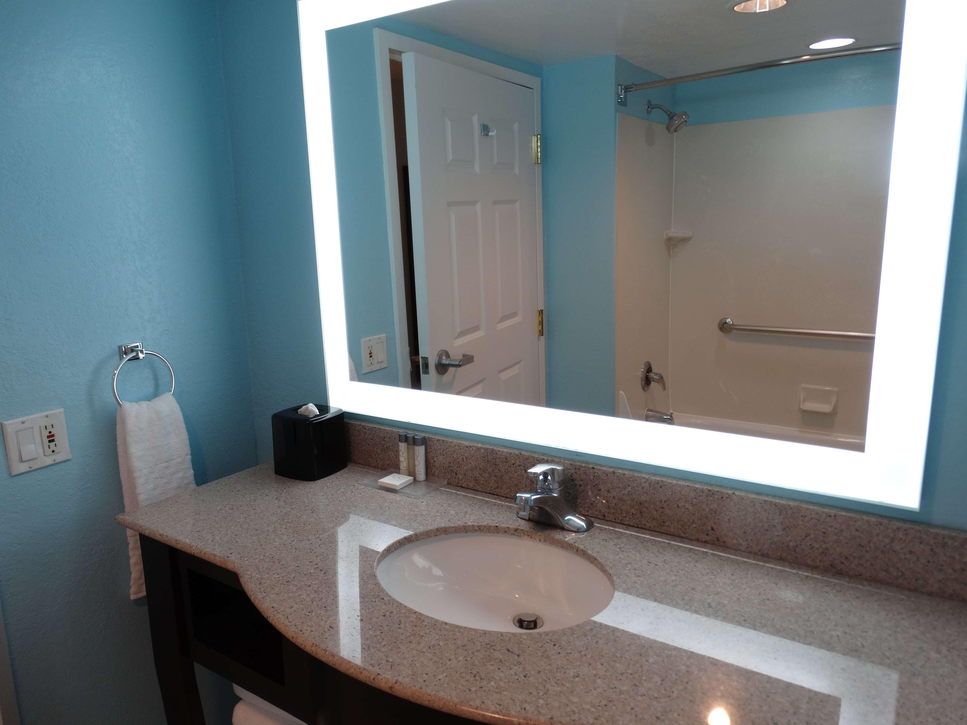 Western Regency And Conference Centre 3*