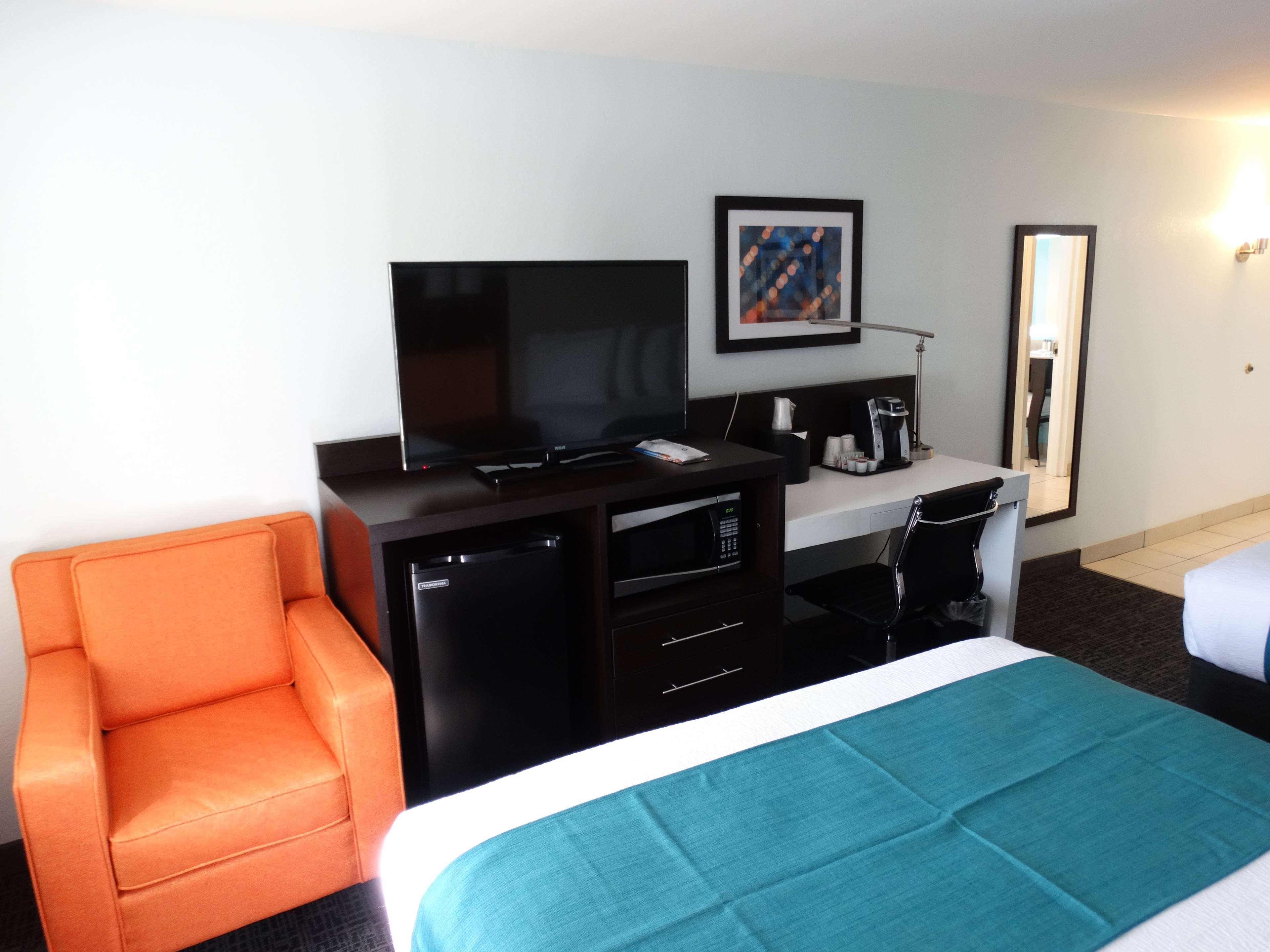 Hotel Western Regency And Conference Centre