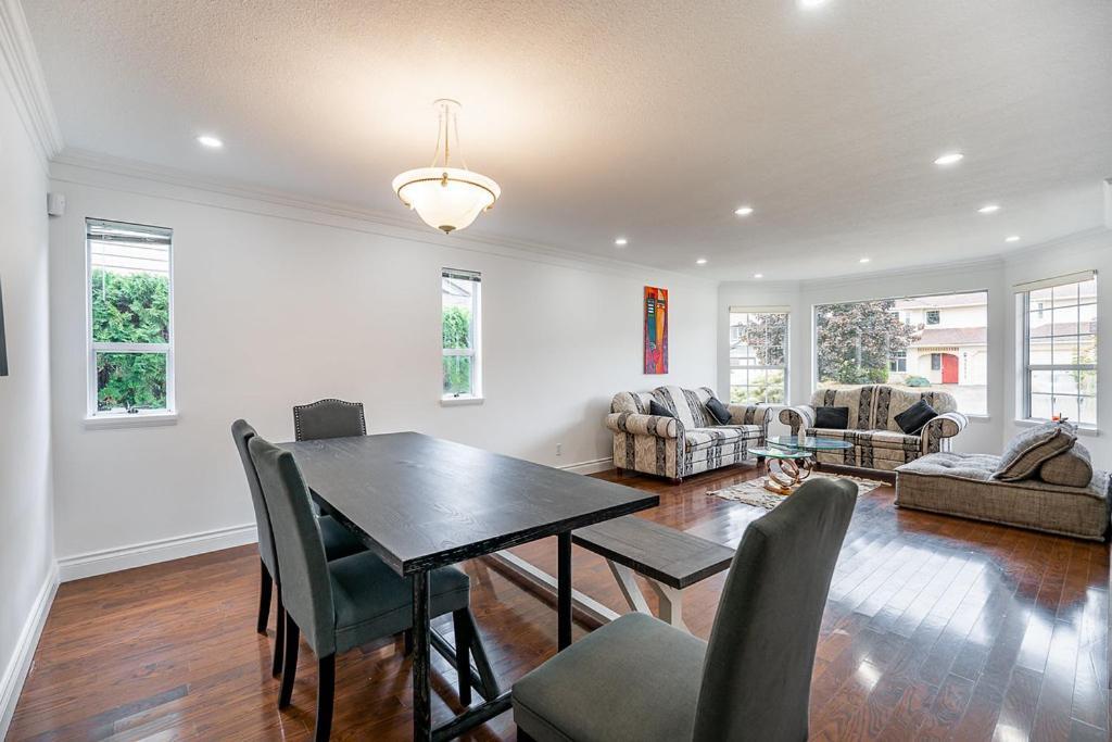 Family By Airport Holiday home Abbotsford