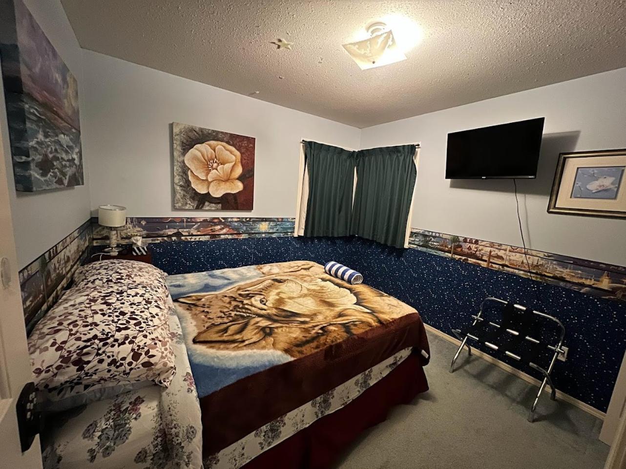 Anita's Homestay - Bedroom On Ground Floor With Backyard Is Downstairs