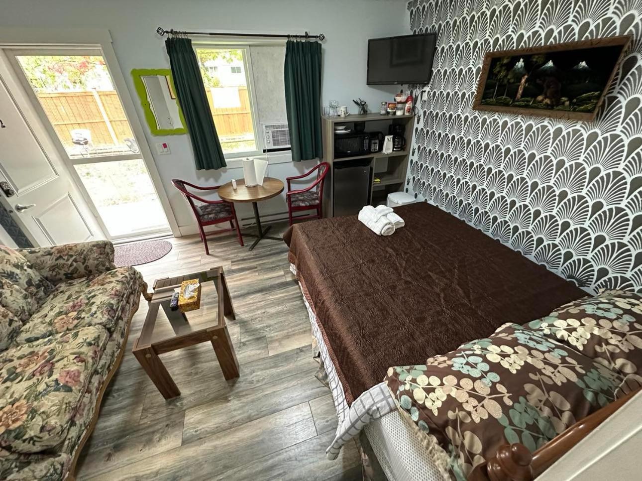 Guest - Private Retreat - J-1