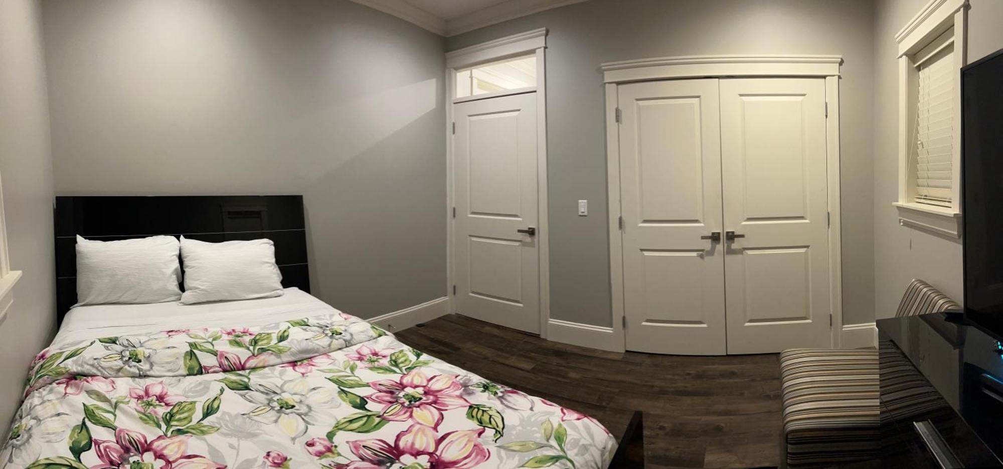 Spacious !!! Newer 2 Bedrooms Entire !! Near Airport !!!! *