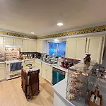 Anita\'S Bed & Breakfast Private Rooms Downstairs