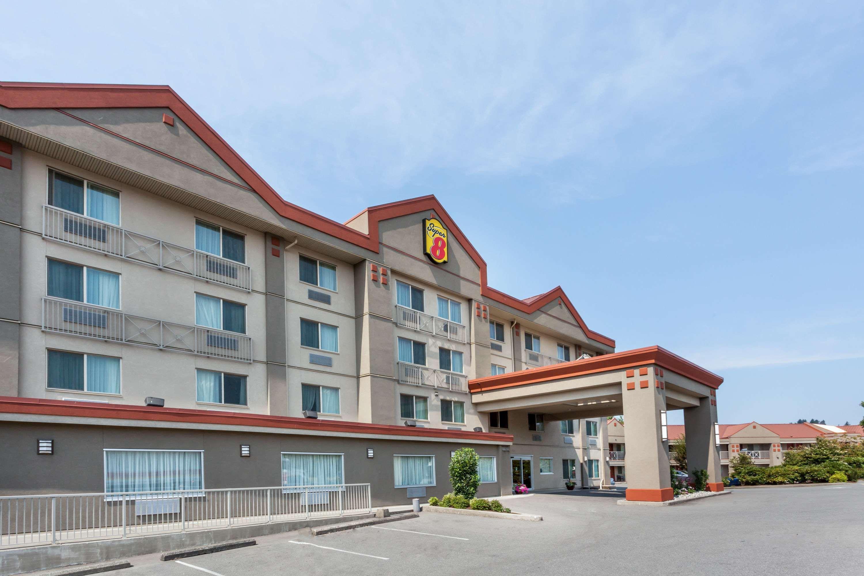 Super 8 By Wyndham Bc 2*