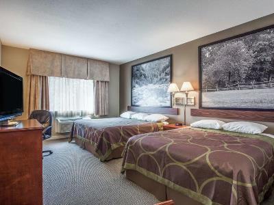Super 8 By Wyndham Bc Hotel
