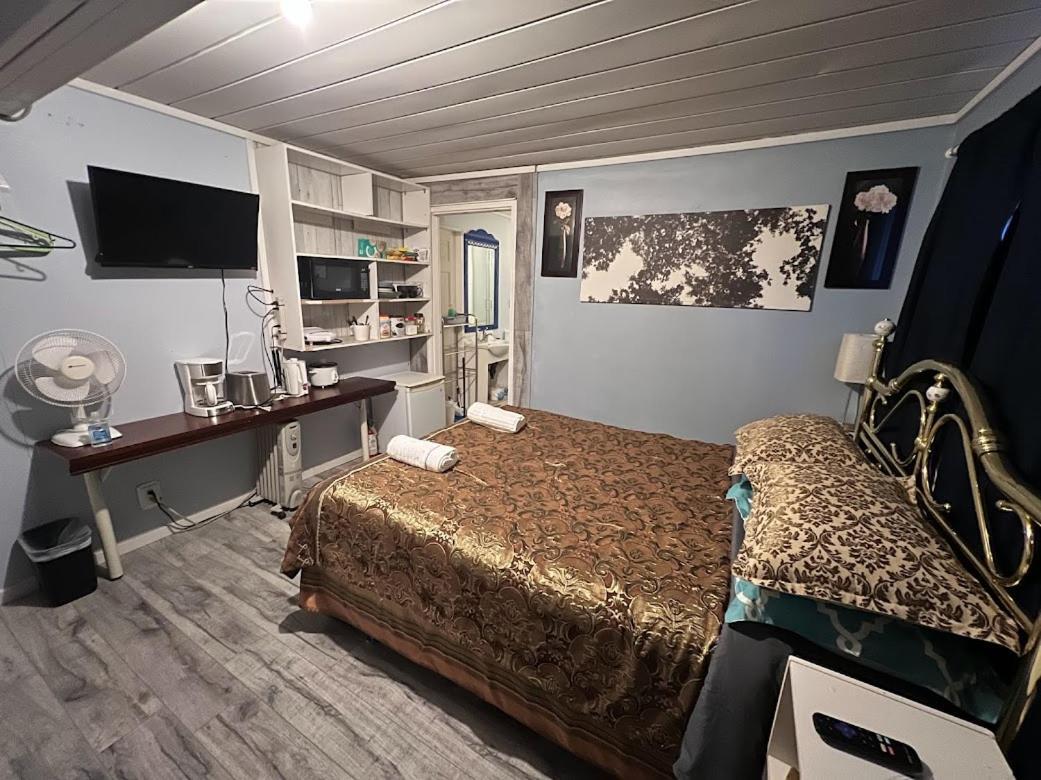 Guest Private Retreat For 2 Guests With Ac - 4 Units Available Guest house