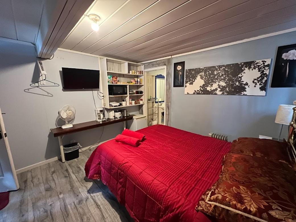 Guest Private Retreat For 2 Guests With Ac - 4 Units Available Guest house *