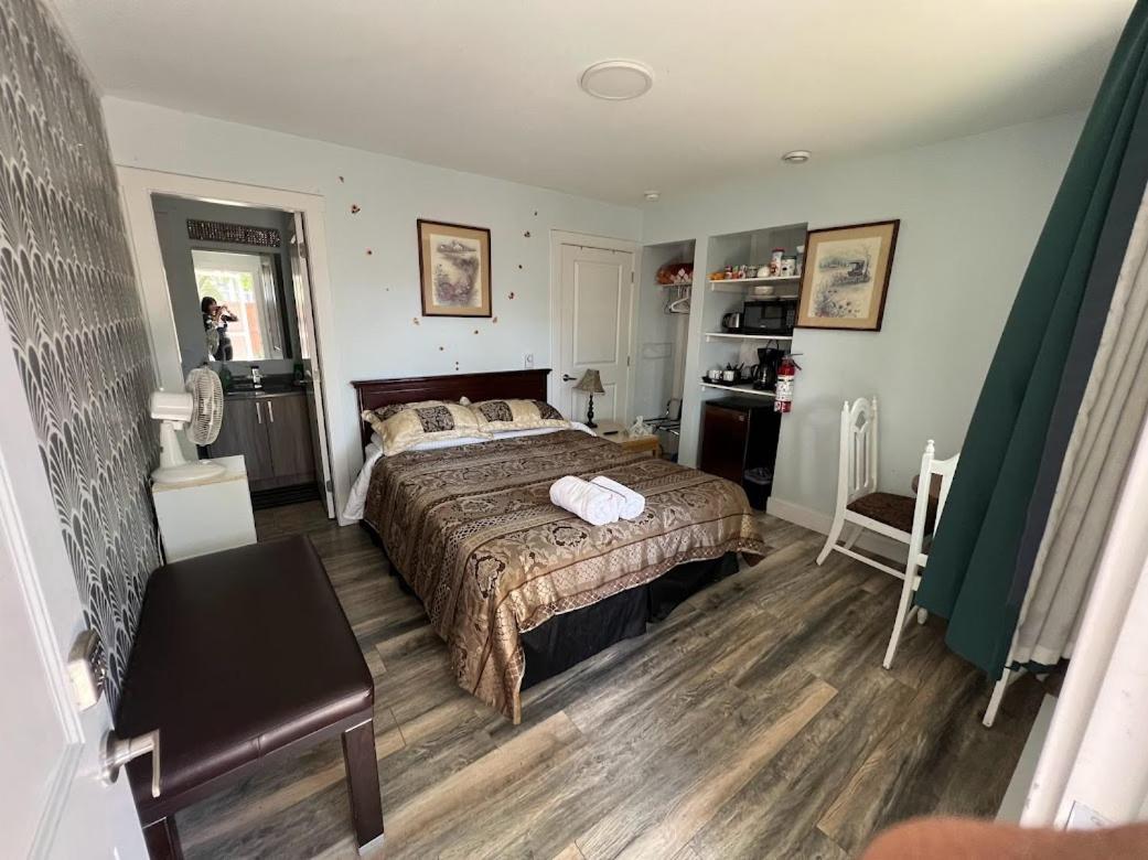 Guest Private Retreat For 2 Guests With Ac - 4 Units Available