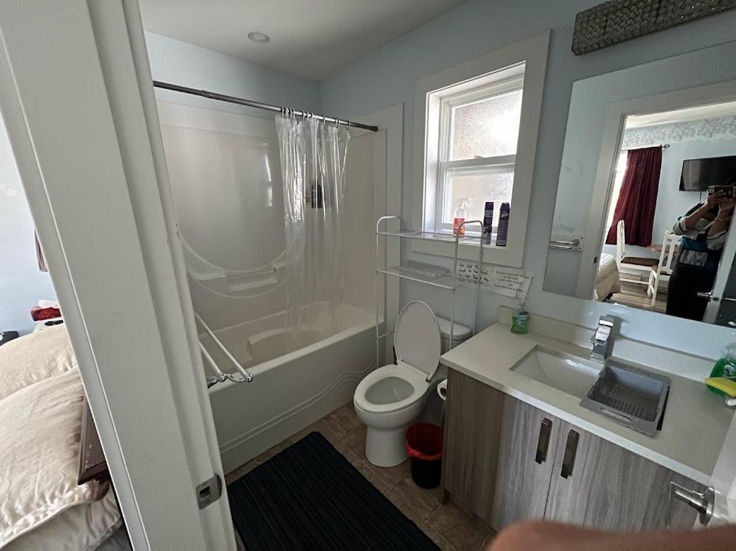 Guest house Guest Private Retreat For 2 Guests With Ac - 4 Units Available *