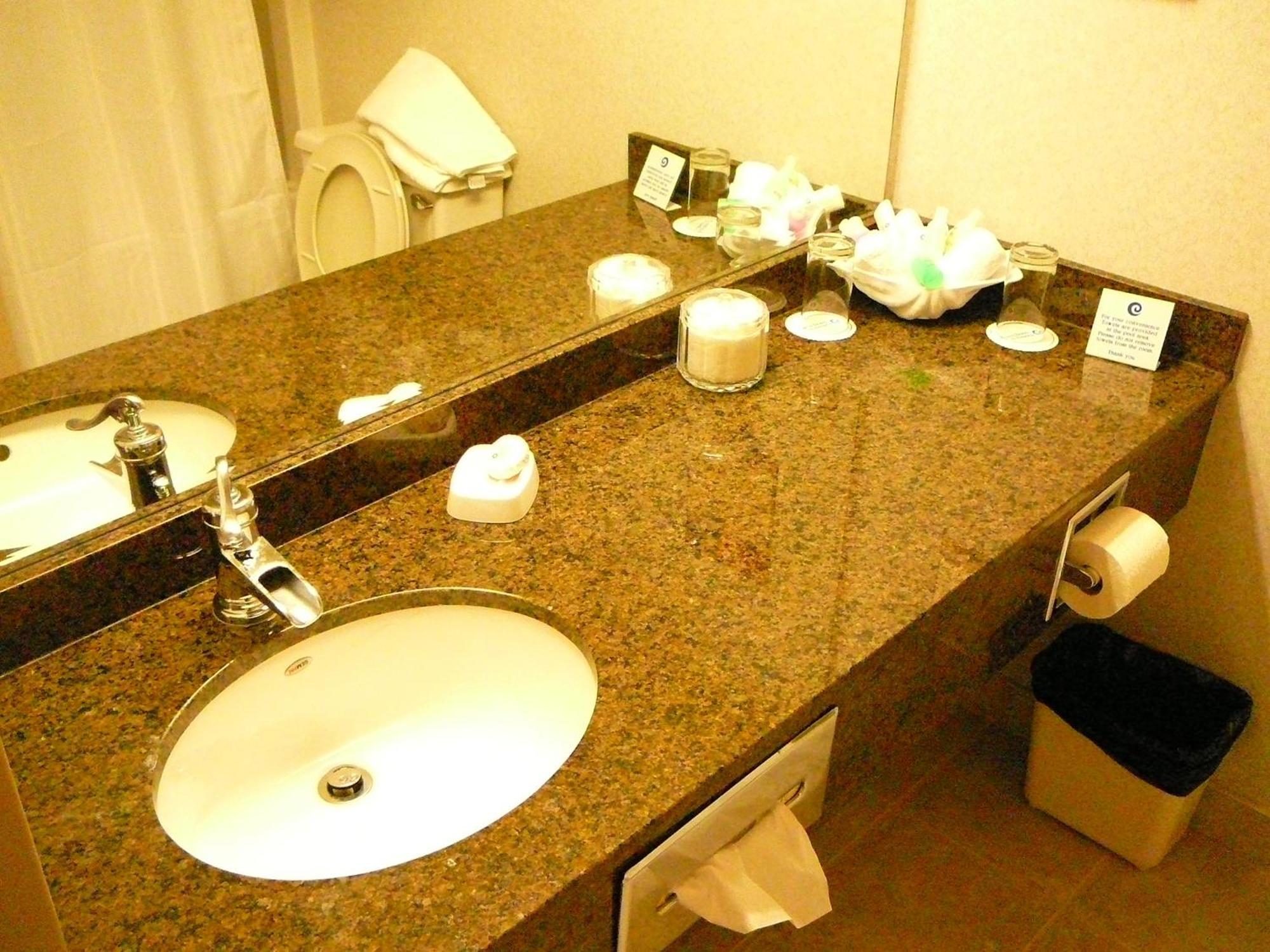 Coast & Hotel Abbotsford