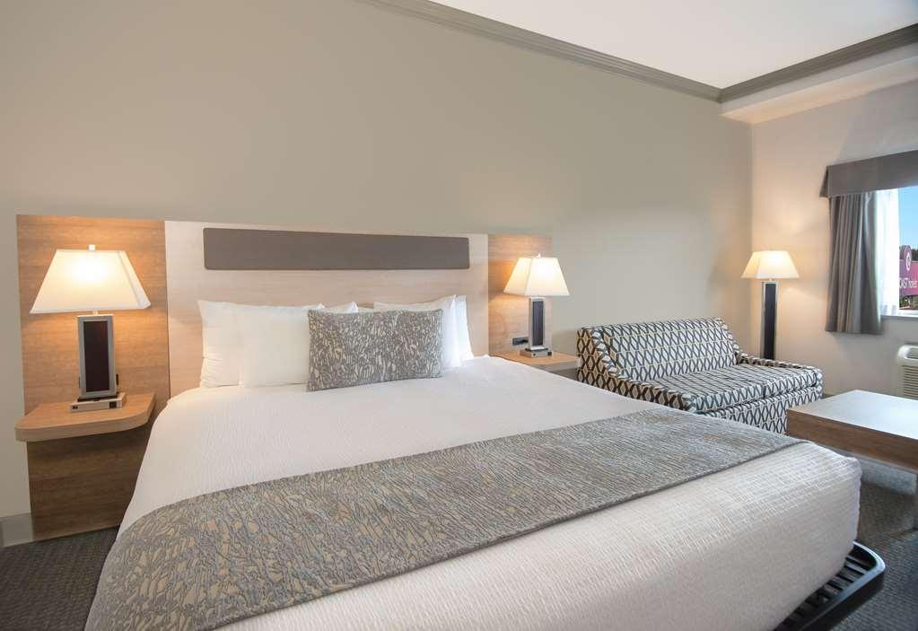 Coast & Hotel Abbotsford