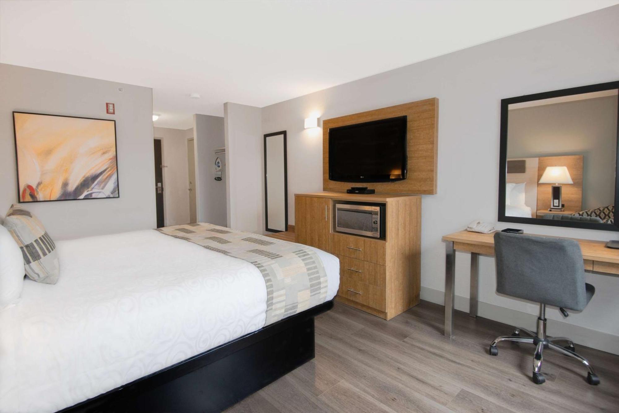 Hotel Coast & Abbotsford