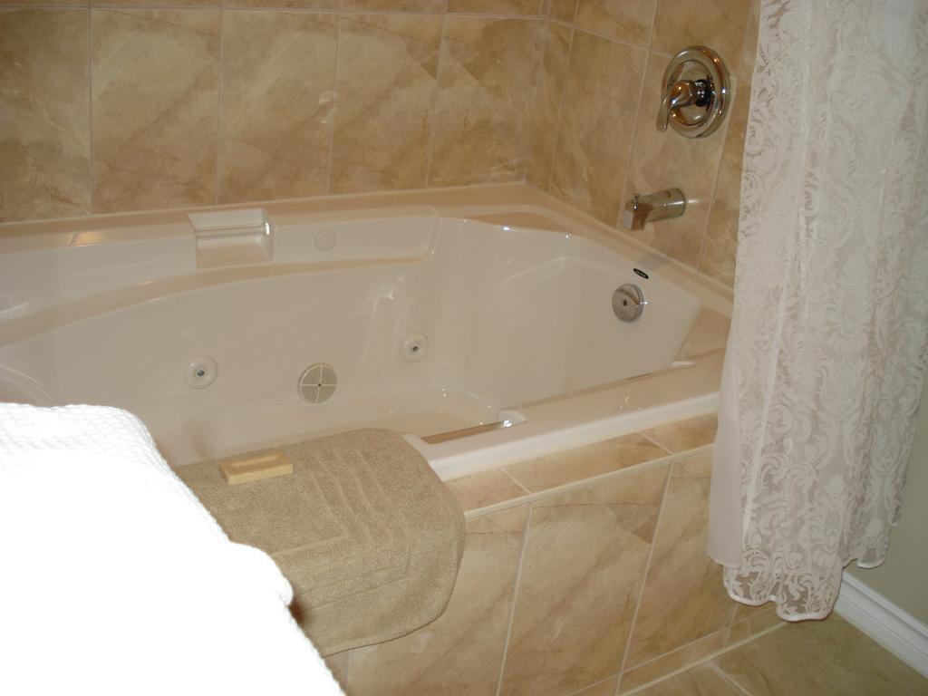 Clayburn Village Bed & Breakfast 3*