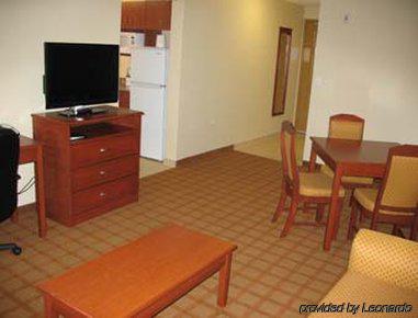 Super 8 By Wyndham Bc Hotel