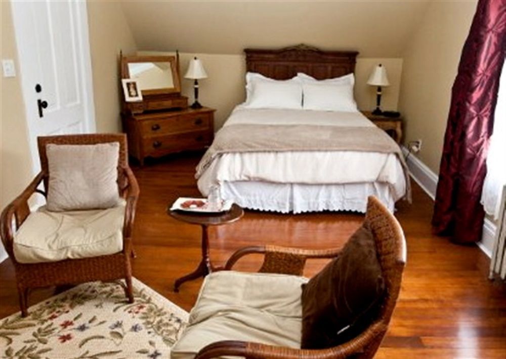Clayburn Village Bed & Breakfast 3*