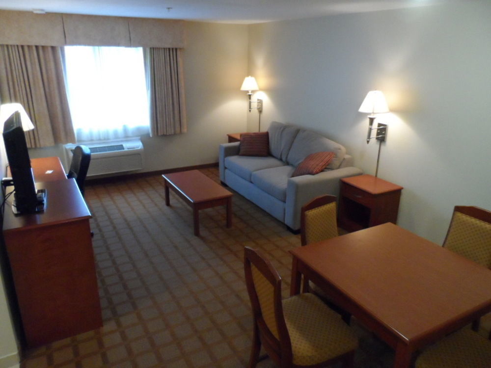 Super 8 By Wyndham Bc 2*