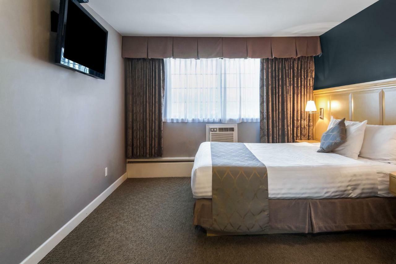 Red Lion & Hotel 2*