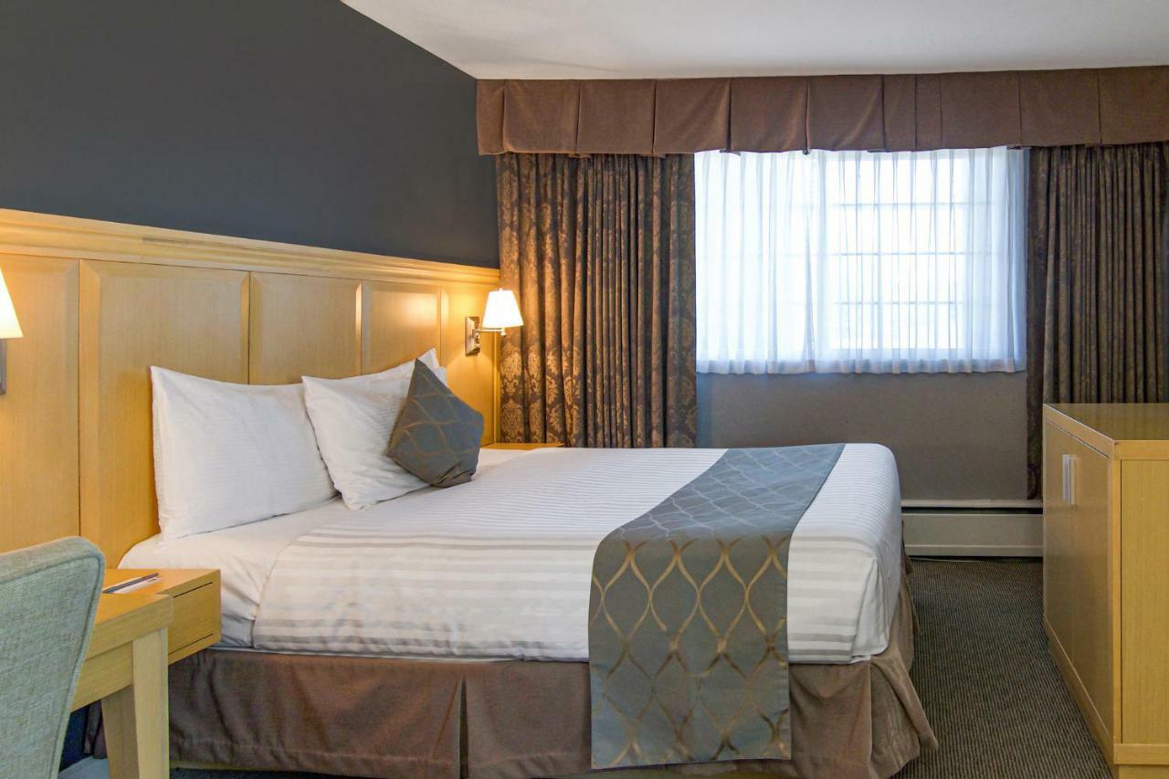 Red Lion & Hotel 2*