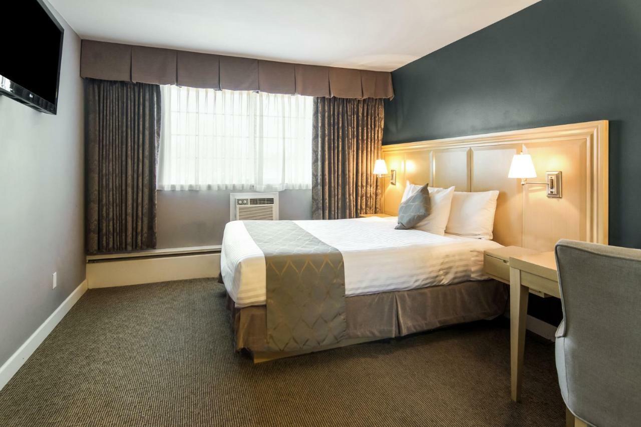 Red Lion & Hotel 2*