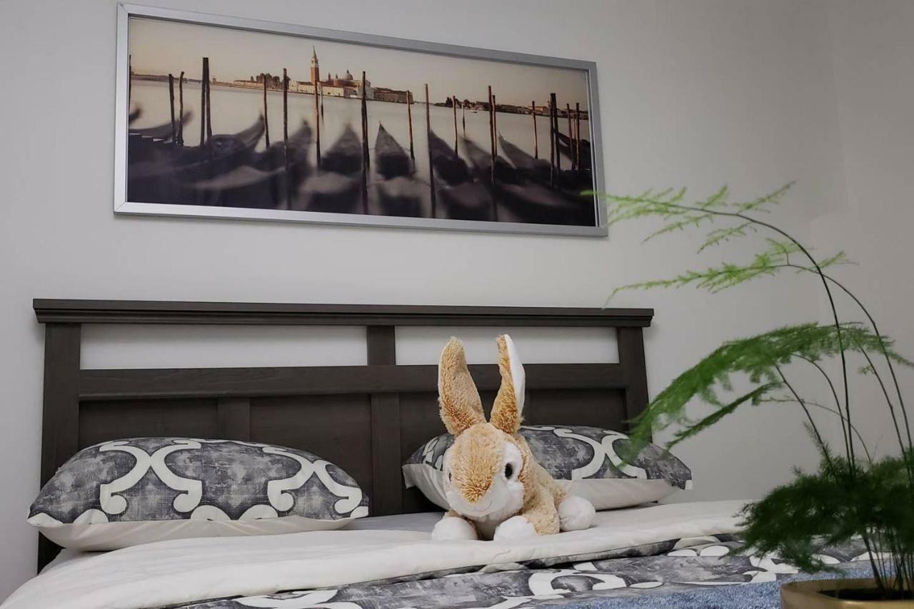 Farhad'S B&B