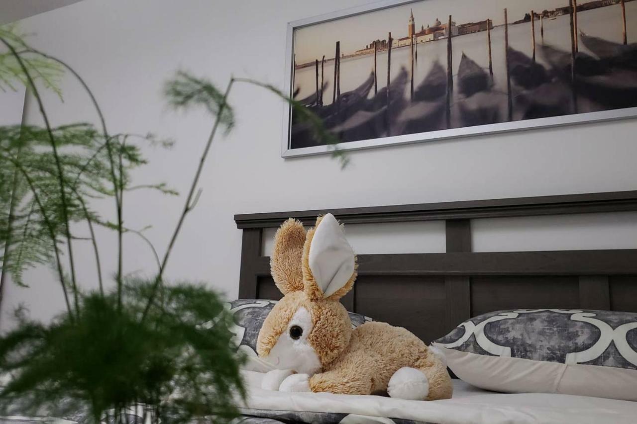 Farhad'S B&B