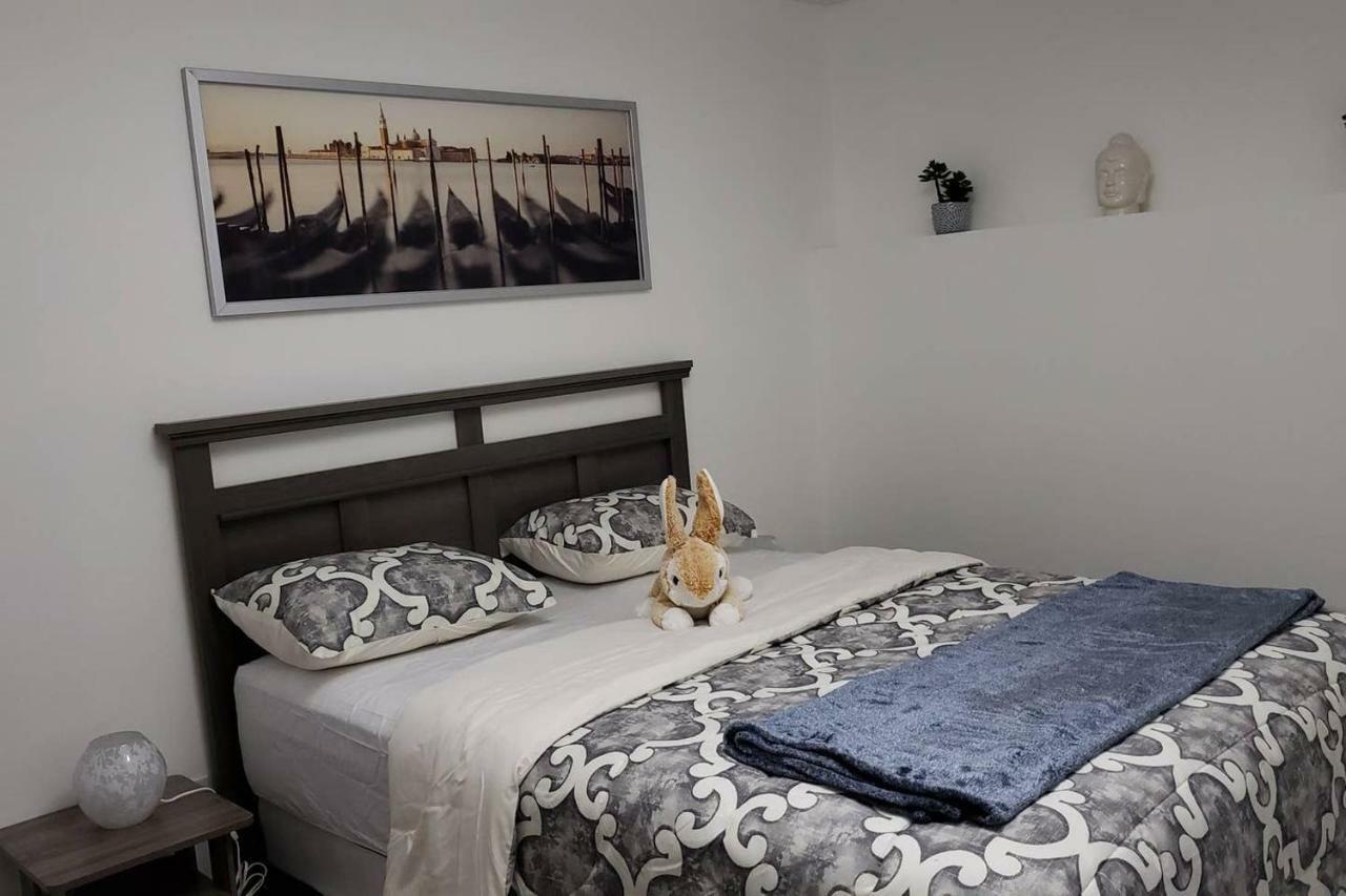Farhad'S B&B