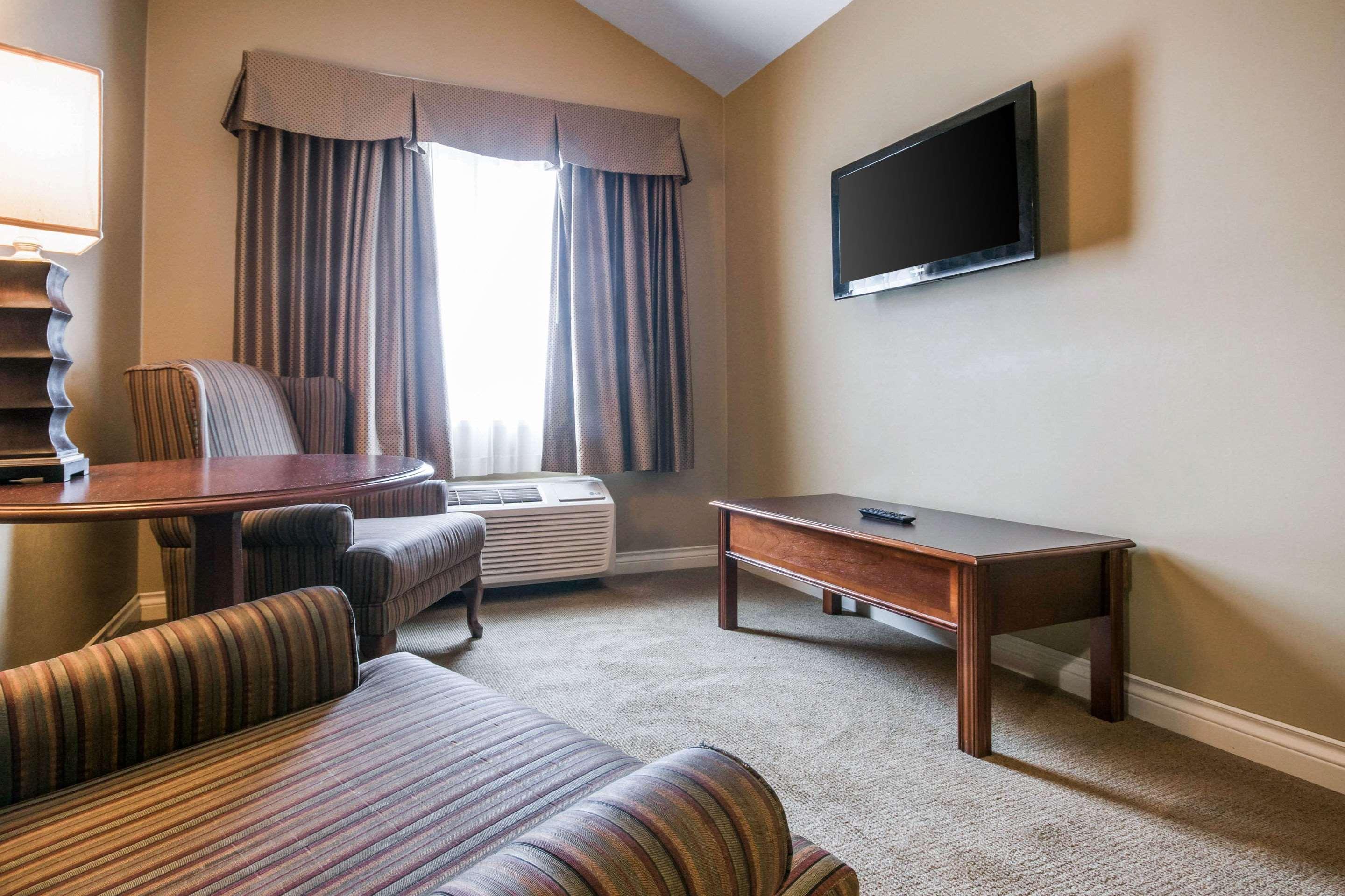 Clarion & Conference Centre Hotel 3*