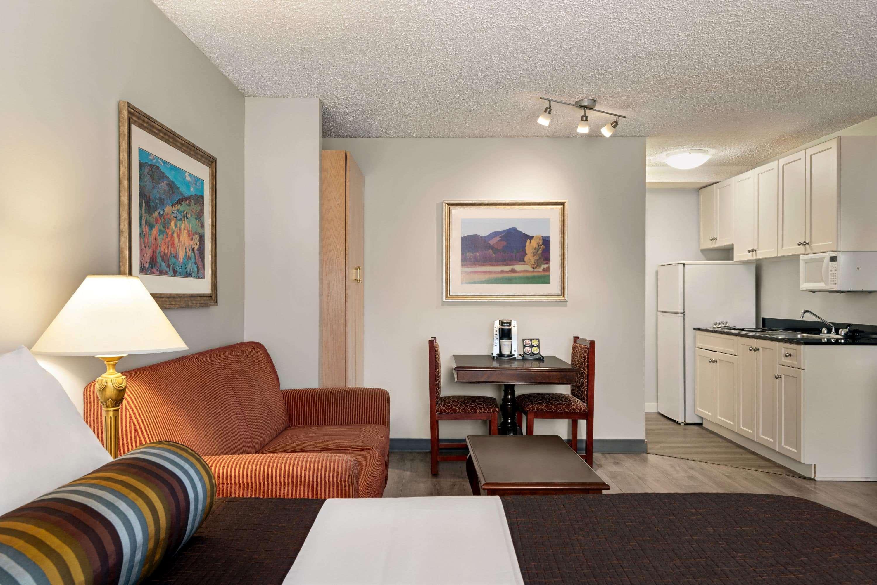 Travelodge By Wyndham Bakerview