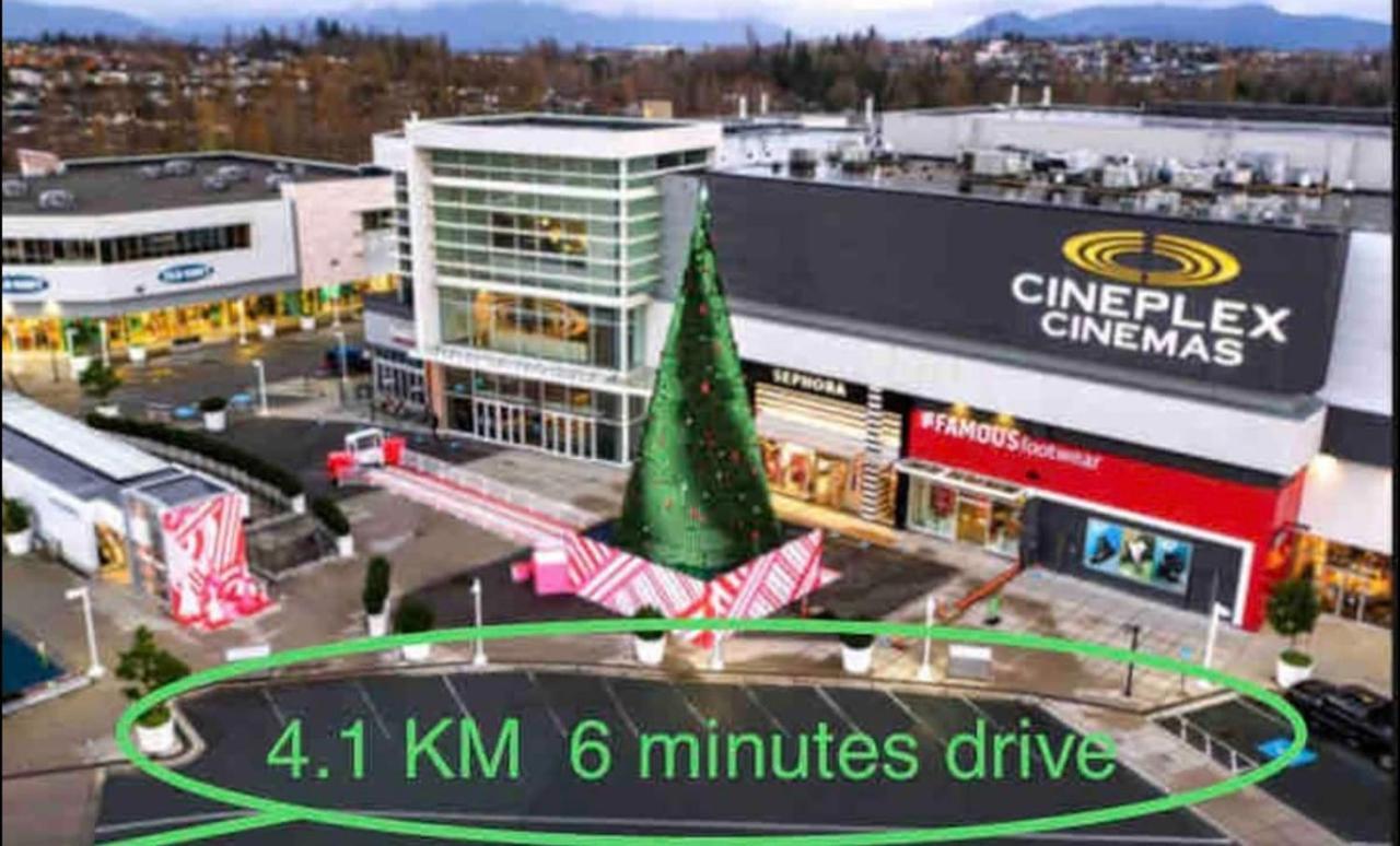 Spacious !!! Newer 2 Bedrooms Entire !! Near Airport !!!! Holiday home Abbotsford