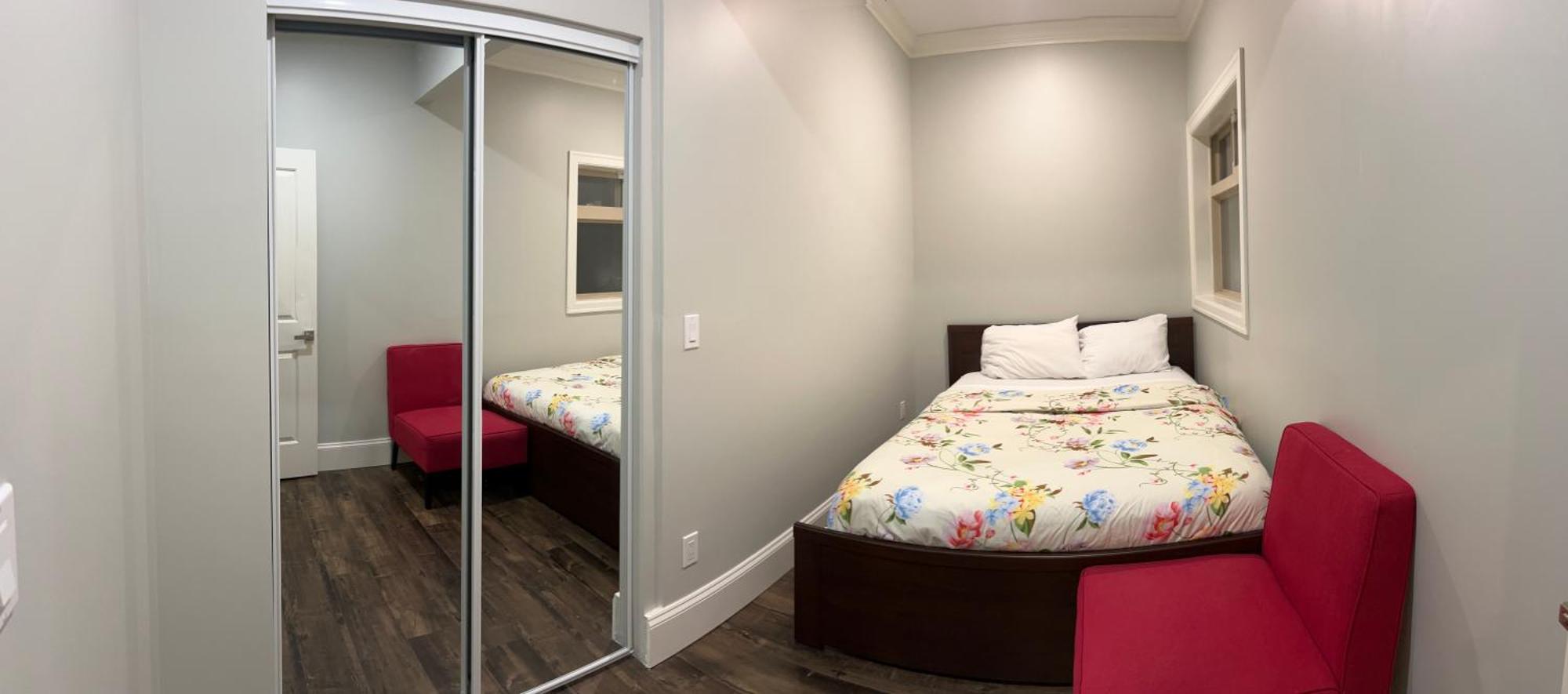Spacious !!! Newer 2 Bedrooms Entire !! Near Airport !!!! Abbotsford